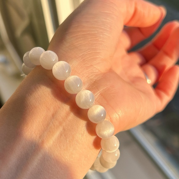 Natural white rabbit hair quartz bead bracelet 猫眼白兔毛水晶 - Picture 1 of 6
